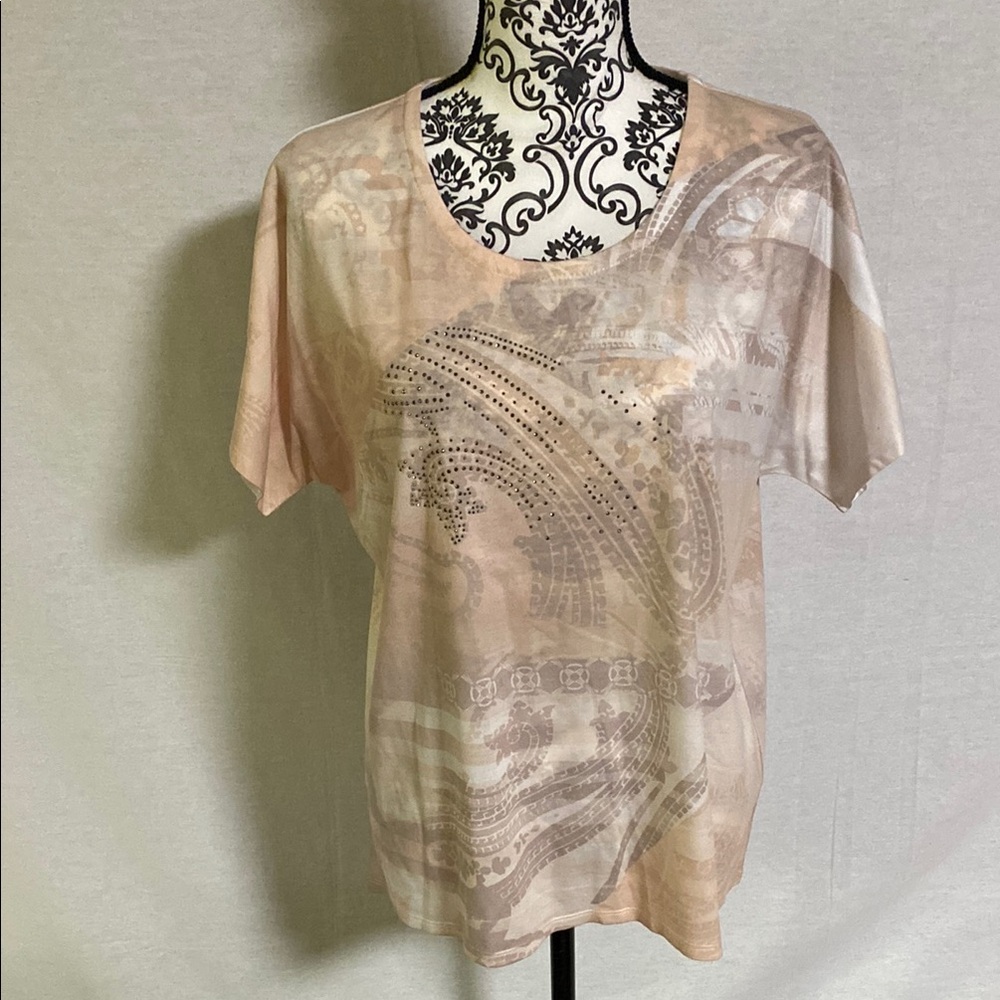 Chico's Zenergy Cream and Gray Short Sleeve Tee